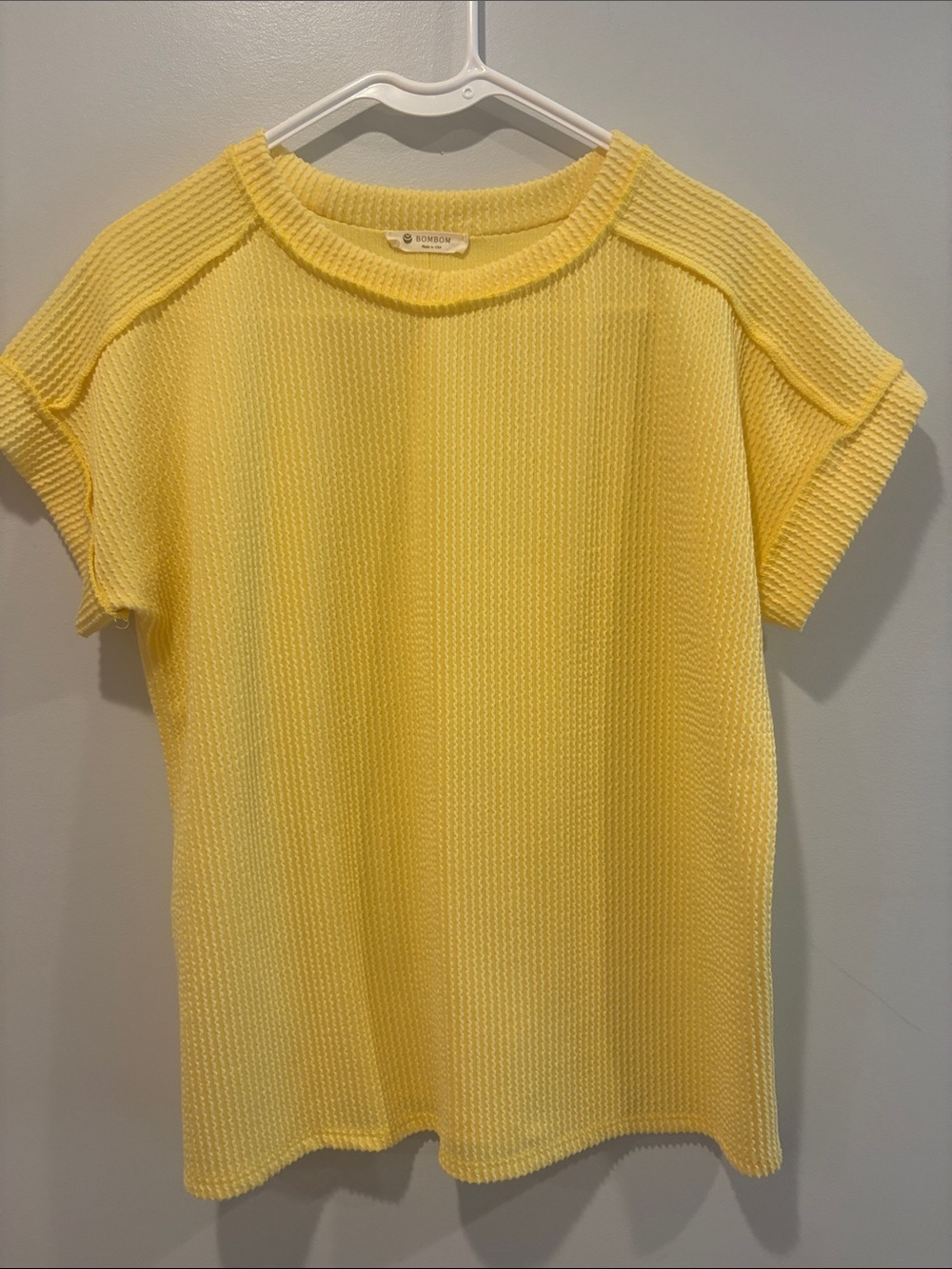 Women’s Short Sleeve Knit Top - Yellow ptp 20 length 24